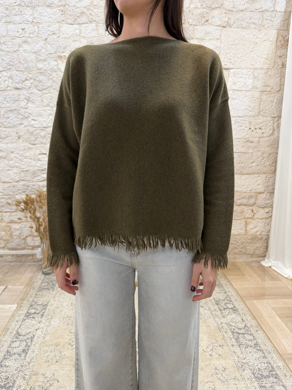 Maglione con Frange Kontatto Kaki - Scollo a Barca Elegante | VIA32