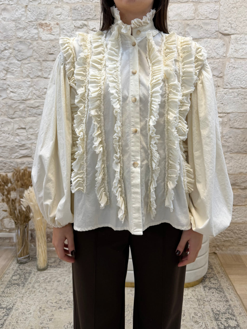 Camicia Panna con Collo Alto e Maniche a Sbuffo Souvenir - Elegante | VIA32