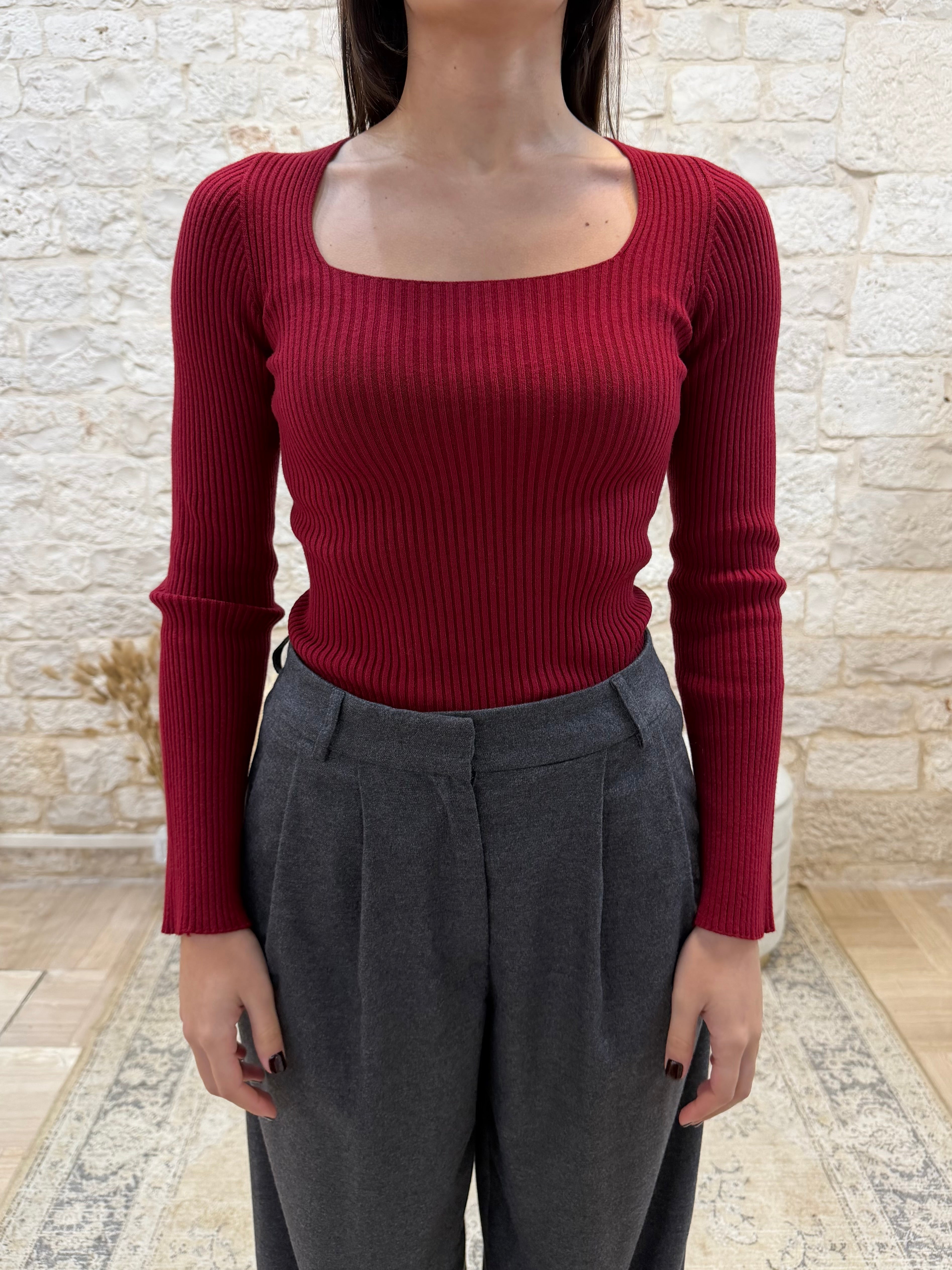 Maglia a Costine Rossa Kontatto - Aderente con Scollo Quadro | VIA32