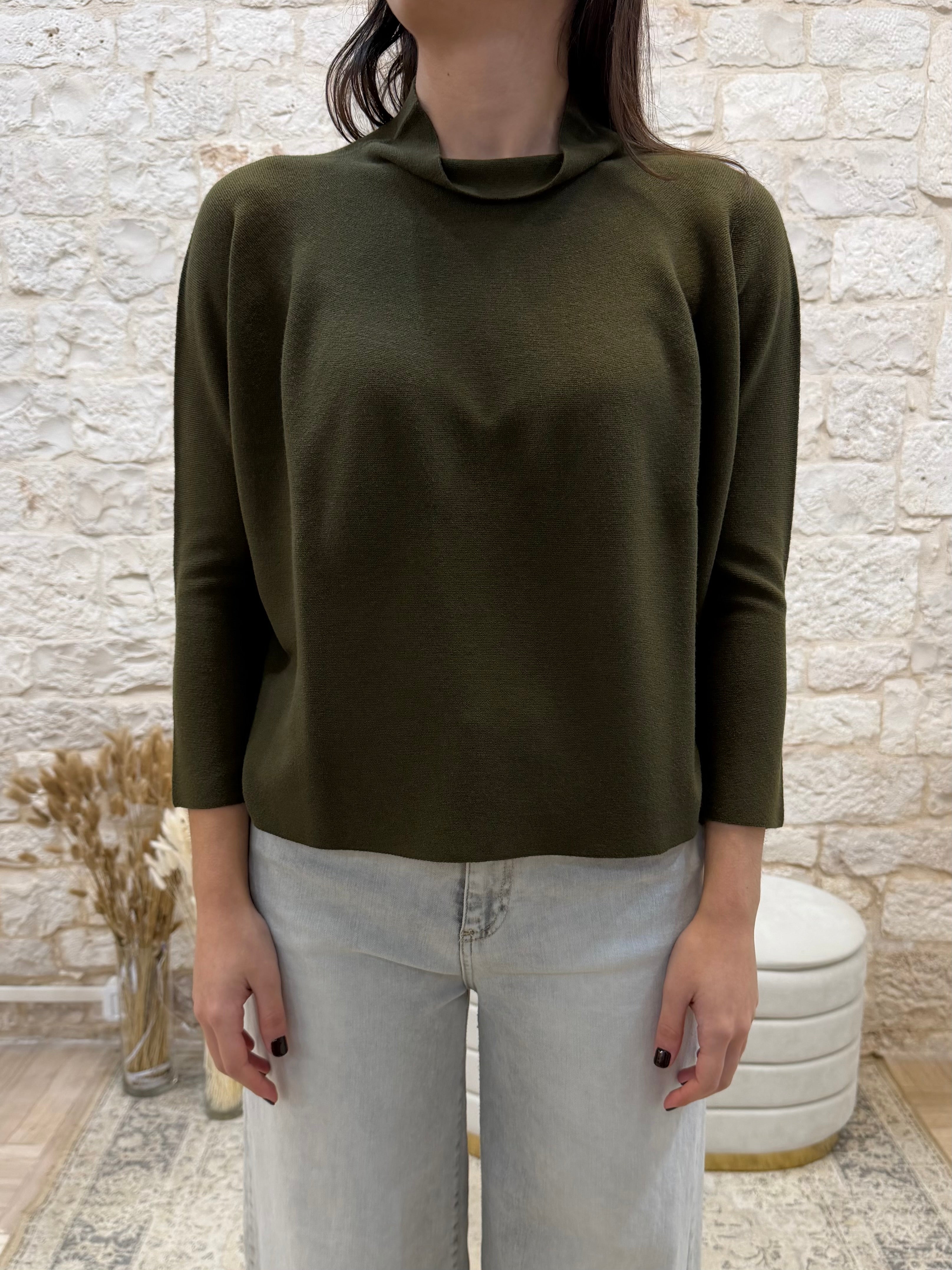 Maglia Verde Oliva a Scatola Kontatto - Collo a Cratere Moderno | VIA32