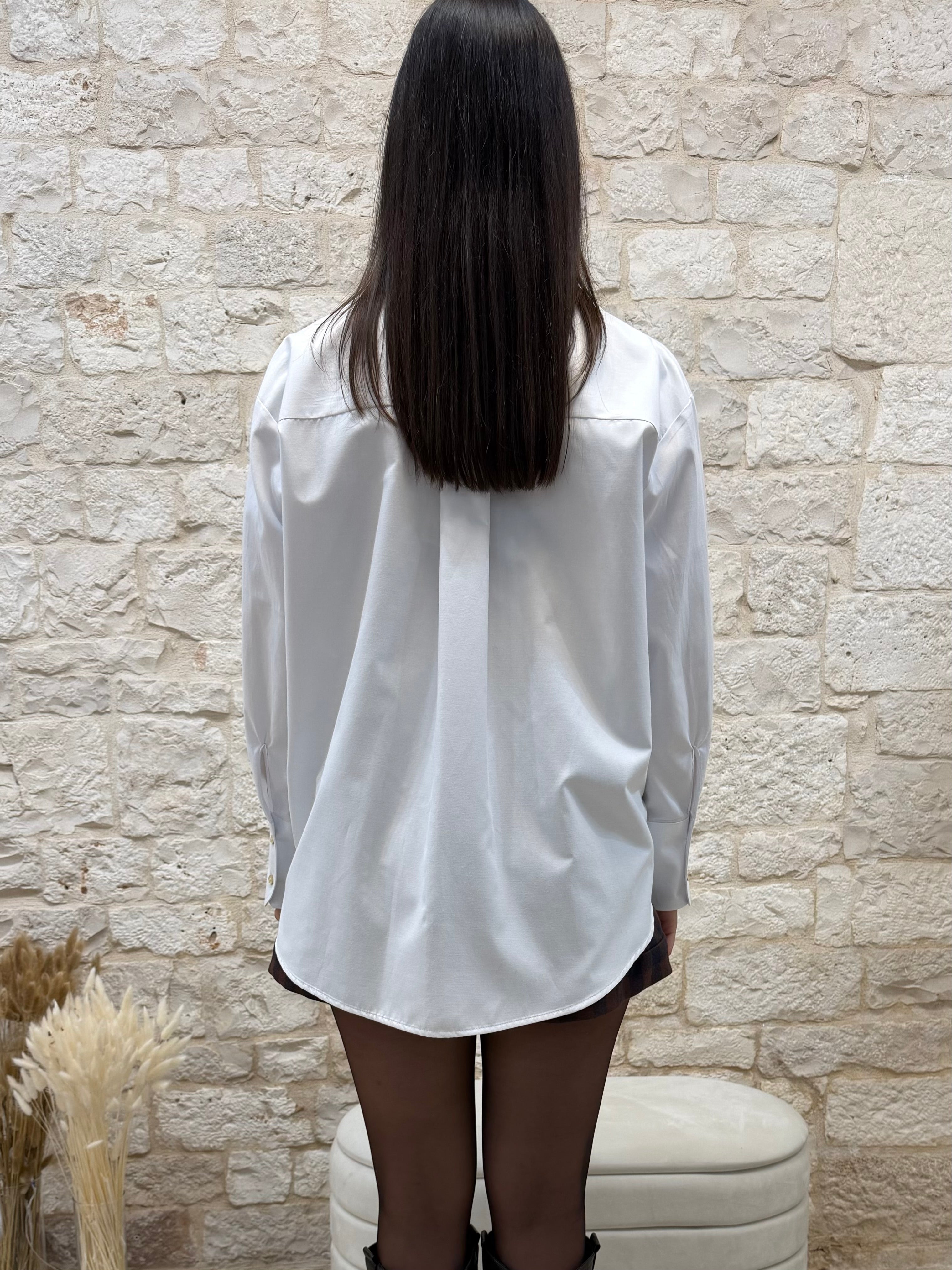 Camicia Bianca Ampia con Taschino Souvenir - Vestibilità Comoda | VIA32