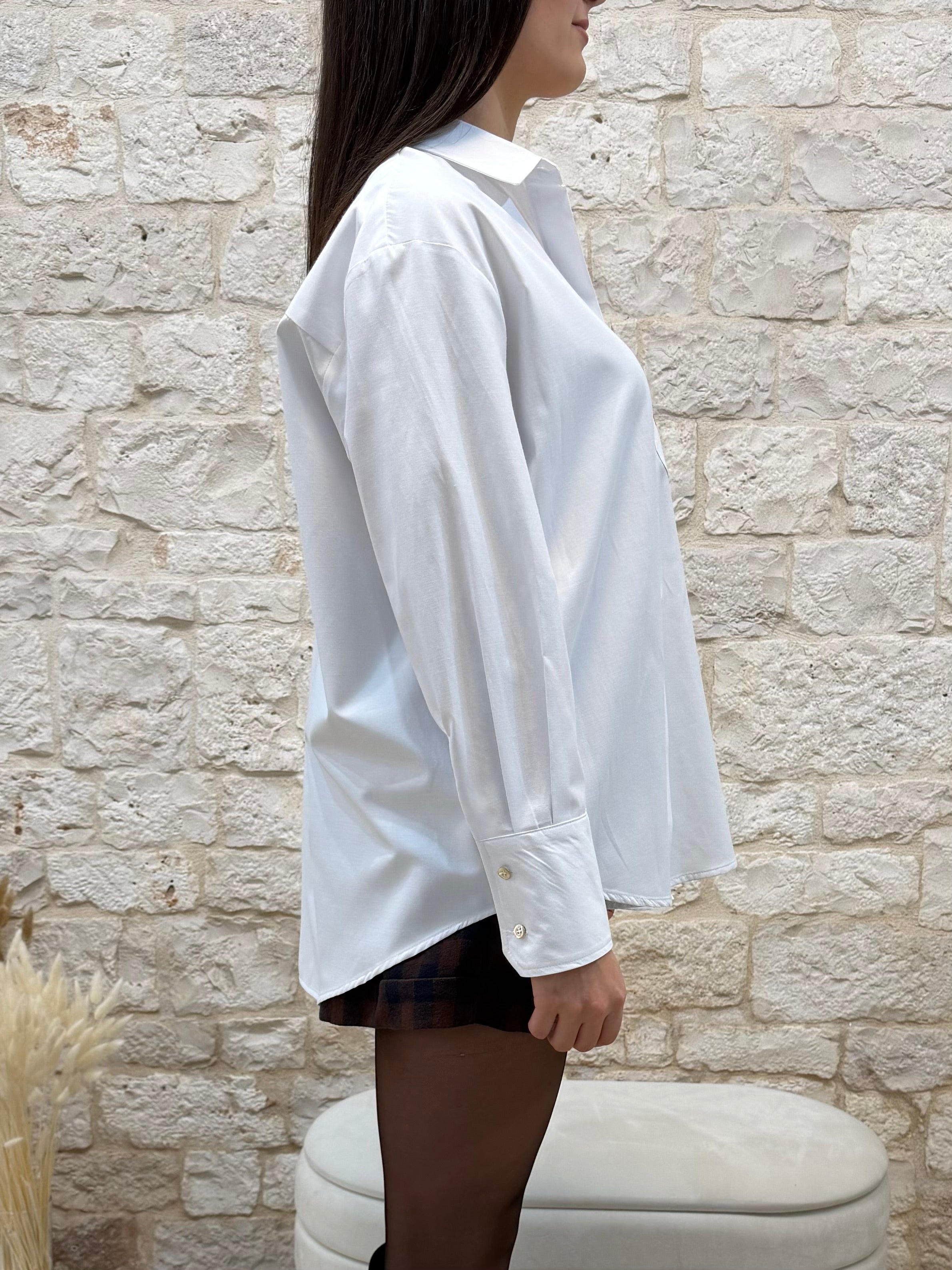 Camicia Bianca Ampia con Taschino Souvenir - Vestibilità Comoda | VIA32